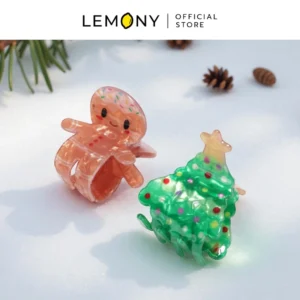 กิ๊บหนีบผมคริสต์มาส จัดวางบนพื้นหิมะจำลอง (ภาพบรรยากาศ)