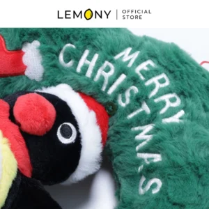 งานปักข้อความ Merry Christmas บนพวงหรีดตุ๊กตาพิงกุ