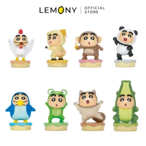 ภาพรวมฟิกเกอร์ชินจังจอมแก่นในชุดคอสตูมสัตว์ 8 ชนิด วางเรียงกันสองแถวบนฐานสีพาสเทล