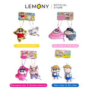 พวงกุญแจตุ๊กตาชินจัง Lemony รวม 4 แบบ ได้แก่ Shin-chan & Shiro, Shin-chan & Pink Poop, Waniyama-san & Buriburizaemon และ Shin-chan & Bo-chan