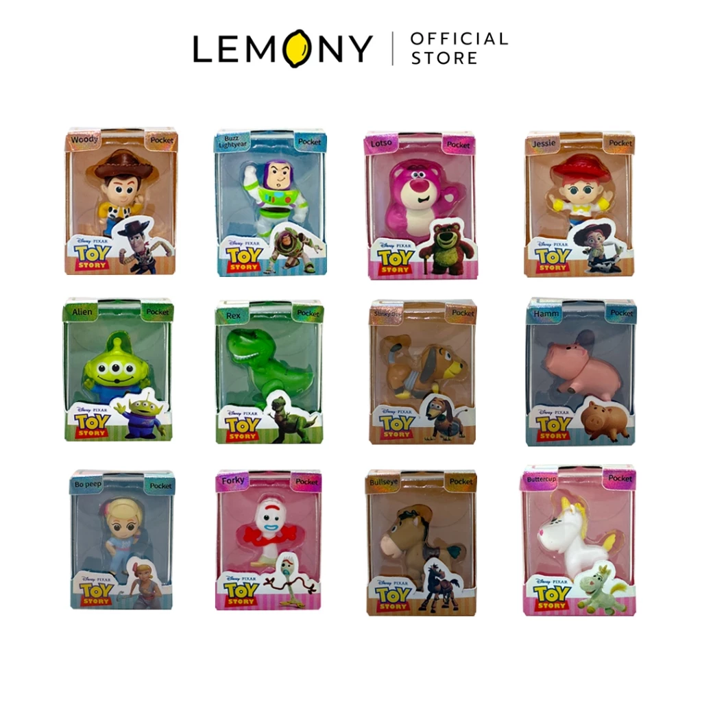 ภาพถ่ายรวมหน้าตรง LEMONY กล่องสุ่มมินิฟิกเกอร์ทอยสตอรี่ วางเรียงหน้ากระดานอย่างเป็นระเบียบ 3 แถว แถวละ 4 กล่อง บนพื้นหลังสีขาว โชว์ความสวยงามของตัวกล่องจิ๋วเมทัลลิกสะท้อนแสงหลากสีสันตามธีมสีประจำตัวของเหล่าแก๊งของเล่นดิสนีย์พิกซาร์