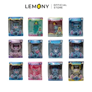 ภาพถ่ายรวมหน้าตรง LEMONY กล่องสุ่มมินิฟิกเกอร์สติทช์ วางเรียงหน้ากระดานอย่างเป็นระเบียบ 3 แถว แถวละ 4 กล่อง บนพื้นหลังสีขาว โชว์ความสวยงามของตัวกล่องจิ๋วเมทัลลิกสะท้อนแสงหลากสีสัน ทั้งโทนสีน้ำเงิน เขียว ชมพู และกล่องสีทองตัวซีเคร็ท