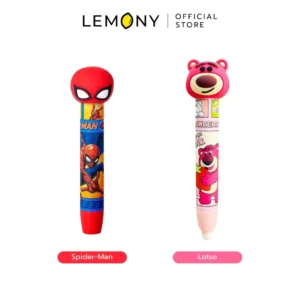 ภาพถ่ายรวม LEMONY ยางลบดินสอแบบกด รุ่น A72011 วางคู่กันครบทั้ง 2 แบบ ได้แก่ ลาย Spider-Man โทนสีแดงน้ำเงินสุดเท่ และลายหมี Lotso โทนสีชมพูพาสเทลหวานละมุน โชว์ดีไซน์ด้ามทรงปากกาพร้อมหัวกดรูปใบหน้าตัวการ์ตูน