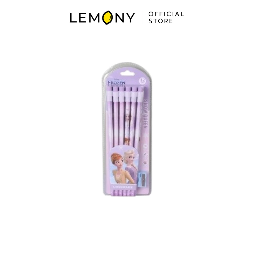 LEMONY ชุดดินสอพร้อมกบเหลาดินสอ โฟรเซ่น ตัวเลือกสีม่วง โชว์กล่องพลาสติกใสทรงกระบอก ฝาปิดสีม่วงสลักลายคู่หูคู่พี่น้อง Elsa และ Anna ด้านในบรรจุดินสอไม้ลายการ์ตูนโฟรเซ่นโทนสีม่วงพาสเทลแสนหวาน พร้อมกบเหลาดินสอเข้าชุด