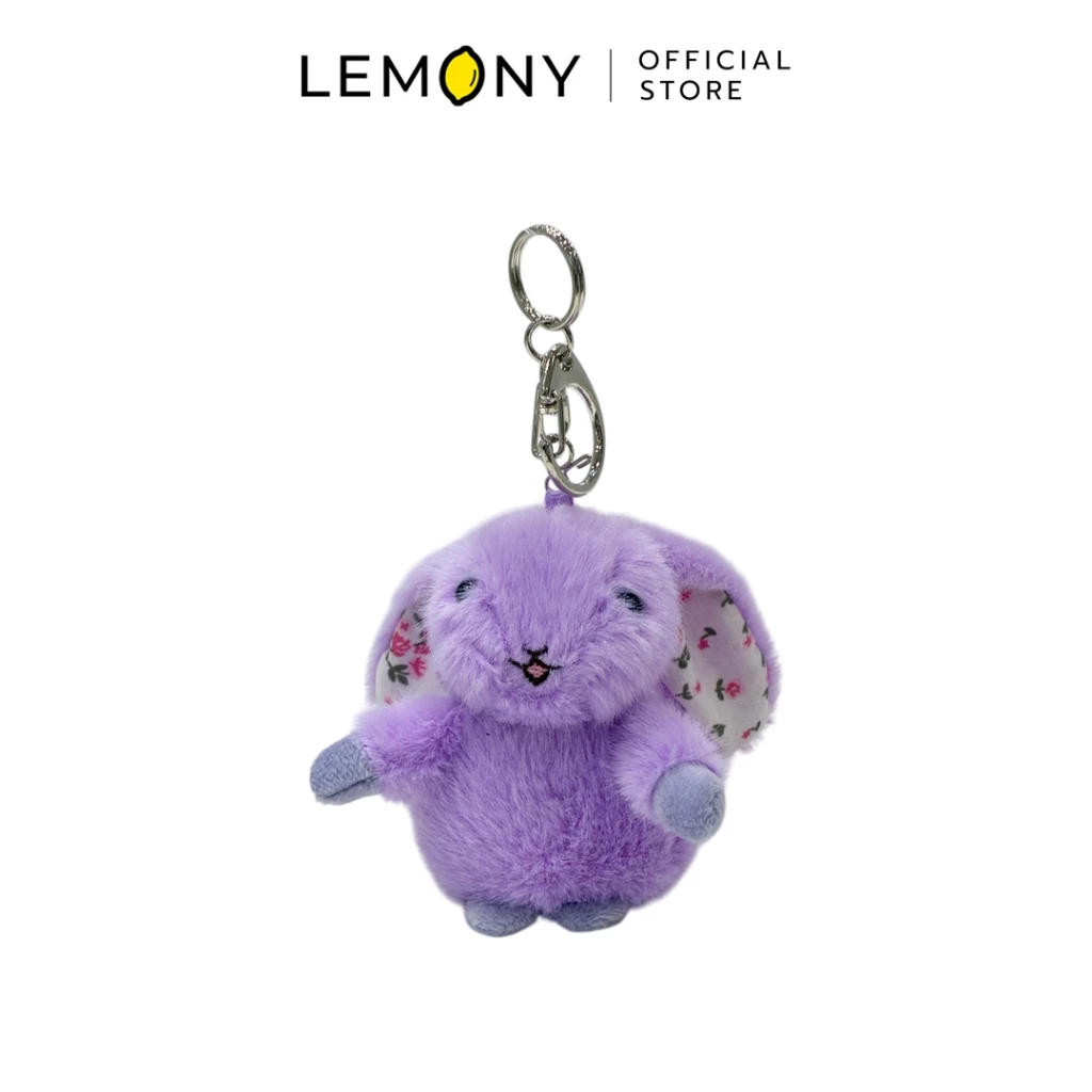 LEMONY พวงกุญแจตุ๊กตากระต่ายขนฟู ตัวเลือกสีม่วงพาสเทลชวนฝัน ตัวตุ๊กตากลมมนขนนุ่มนิ่มน่าสัมผัส รายละเอียดปักตาและจมูกสีชมพูจิ๋ว พร้อมโซ่และห่วงคล้องกุญแจโทนสีเข้มรมดำสุดชิค