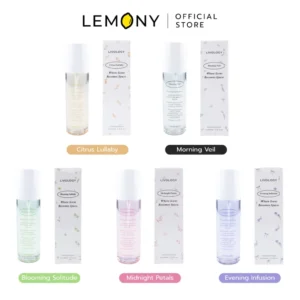 LEMONY สเปรย์ปรับอากาศ LIVOLOGY ซีรีส์ A Scented Pause ขนาด 200 มล. รวมขวดแก้วทรงกระบอกสีใสเรียบหรูทั้ง 5 เฉดกลิ่นวางเรียงหน้ากระดาน โชว์ฉลากสีพาสเทลที่แตกต่างกัน คาดฝาปิดพลาสติกใสครอบหัวสเปรย์สีเงิน