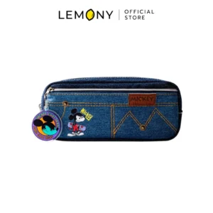 LEMONY กระเป๋าดินสอผ้าเดนิม มิกกี้ ดิสนีย์ รุ่น A83303 โชว์ดีไซน์ด้านหน้ากระเป๋าทรงสี่เหลี่ยมผืนผ้าแนวยาว ผลิตจากผ้าเนื้อเดนิมสีกรมท่า (Navy Denim) สุดชิค ตรงกลางพิมพ์ลายหน้าคาแรกเตอร์ Mickey Mouse ขอบวงกลมสีขาวแดงสไตล์คลาสสิก