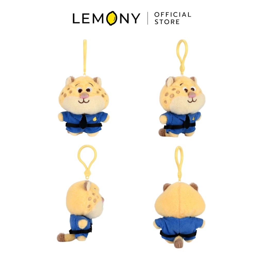 ภาพถ่าย 4 มุมมองของ LEMONY พวงกุญแจตุ๊กตาซูโทเปีย ซีรีส์ Sweet Candy ลาย Clawhauser (คลอว์ฮาวเซอร์) เสือดาวตุ้ยนุ้ยสีเหลืองในชุดตำรวจสีน้ำเงินเข้มเข็มขัดดำ มีตะขอเกี่ยวพลาสติกสีเหลือง โชว์รายละเอียดจากด้านหน้า มุมเฉียง ด้านข้าง และด้านหลังชัดเจน