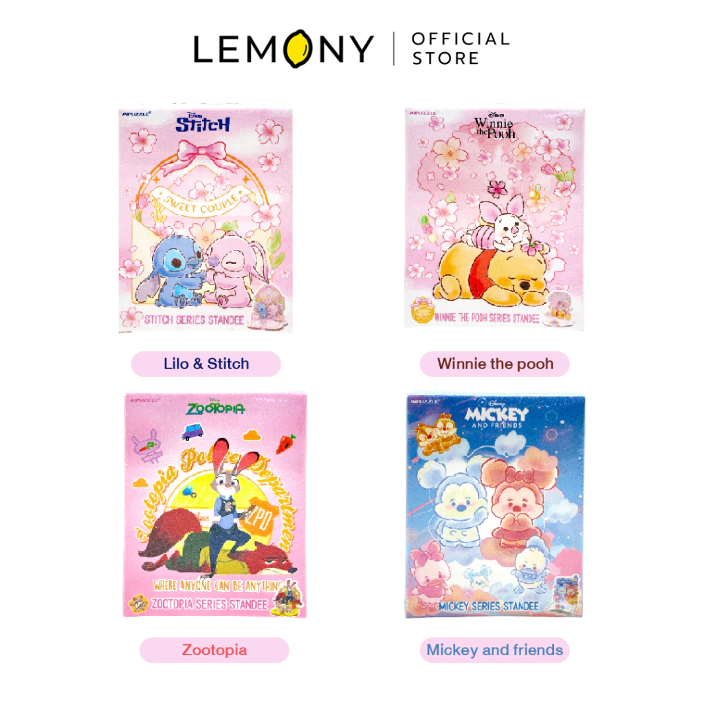 ภาพถ่ายรวมหน้ากล่องแพ็กเกจ LEMONYแท่นวางโทรศัพท์มือถืออะคริลิกดิสนีย์ ครบทั้ง 4 ลายยอดฮิต ได้แก่ Lilo & Stitch, Winnie the pooh, Zootopia และ Mickey and friends จัดวางแบบสี่ช่องสี่สไตล์อย่างเป็นระเบียบ พร้อมแถบลายน้ำระบุชื่อคอลเลกชันแต่ละกล่องด้านล่าง