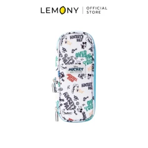 LEMONY กระเป๋าดินสอมิกกี้ ดิสนีย์ รุ่น A83277-M2 โชว์ดีไซน์ด้านหน้ากระเป๋าทรงสี่เหลี่ยมผืนผ้าแนวยาวแบบฐานกว้าง ตัวกระเป๋าผ้าสีเทาชิคๆ ตัดกับขอบซิปสีแดงสด ตรงกลางพิมพ์ลายกราฟิกหน้า Mickey Mouse ยิ้มแฉ่งและตัวอักษรสีขาว