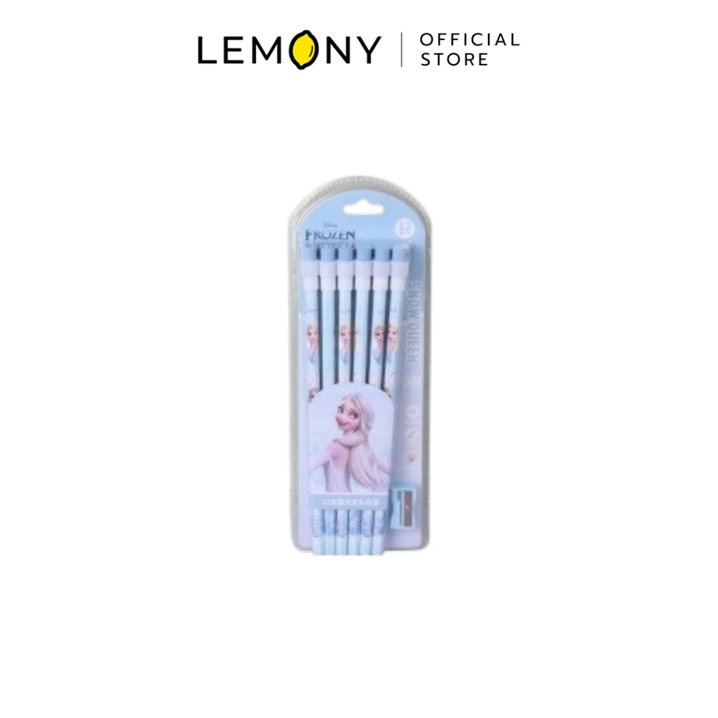 LEMONY ชุดดินสอพร้อมกบเหลาดินสอ โฟรเซ่น ตัวเลือกสีฟ้า โชว์กล่องพลาสติกใสทรงกระบอก ฝาปิดสีฟ้าสลักลาย Elsa ด้านในบรรจุดินสอไม้ลายคาแรกเตอร์ Elsa โทนสีไอซ์บลูสลับขาวเรียบหรู พร้อมกบเหลาดินสอเข้าชุด
