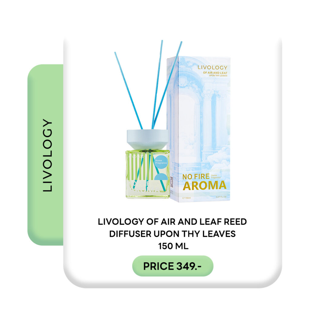 ภาพสินค้าก้านไม้หอมกลิ่นชาปรับอากาศ LIVOLOGY รุ่น OF AIR AND LEAF REED DIFFUSER กลิ่น UPON THY LEAVES ขนาด 150 ML ตัวขวดแก้วใสใส่น้ำหอมสีเขียวอ่อน ฝาปิดสีขาวและก้านไม้สีฟ้า วางคู่กับกล่องบรรจุภัณฑ์ลายสถาปัตยกรรมยุโรปโทนสีฟ้าขาว มีข้อความ NO FIRE AROMA ด้านล่างระบุราคา PRICE 349.- บาท