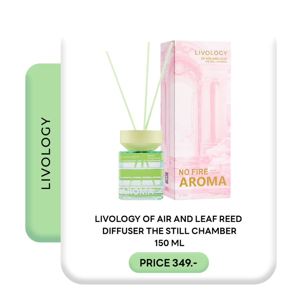 ภาพสินค้าก้านไม้หอมกลิ่นชาปรับอากาศ LIVOLOGY รุ่น OF AIR AND LEAF REED DIFFUSER กลิ่น THE STILL CHAMBER ขนาด 150 ML ตัวขวดแก้วใสใส่น้ำหอมสีฟ้าอมเขียว ฝาปิดสีเขียวอ่อนและก้านไม้สีเขียวอ่อน วางคู่กับกล่องบรรจุภัณฑ์ลายสถาปัตยกรรมยุโรปโทนสีชมพูขาว มีข้อความ NO FIRE AROMA ด้านล่างระบุราคา PRICE 349.- บาท