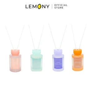 ภาพรวมสินค้า (Product Catalog) บนฉากหลังสีขาว จัดวางขวดแก้วก้านไม้หอมปรับอากาศ LEMONY ซีรีส์ ODDIS ขนาด 150 มล. เรียงหน้าตรงหน้ากระดานครบทั้ง 4 กลิ่นพาสเทล ไล่จากซ้ายไปขวา: กลิ่น Walk After Rain (ขวดชมพู), กลิ่น Tea Forest (ขวดเขียวมิ้นต์), กลิ่น Paris Week-end (ขวดม่วง) และกลิ่น Oolong White Peach (ขวดส้ม) ด้านบนสุดแสดงโลโก้แบรนด์ LEMONY Official Store คมชัดเจน
