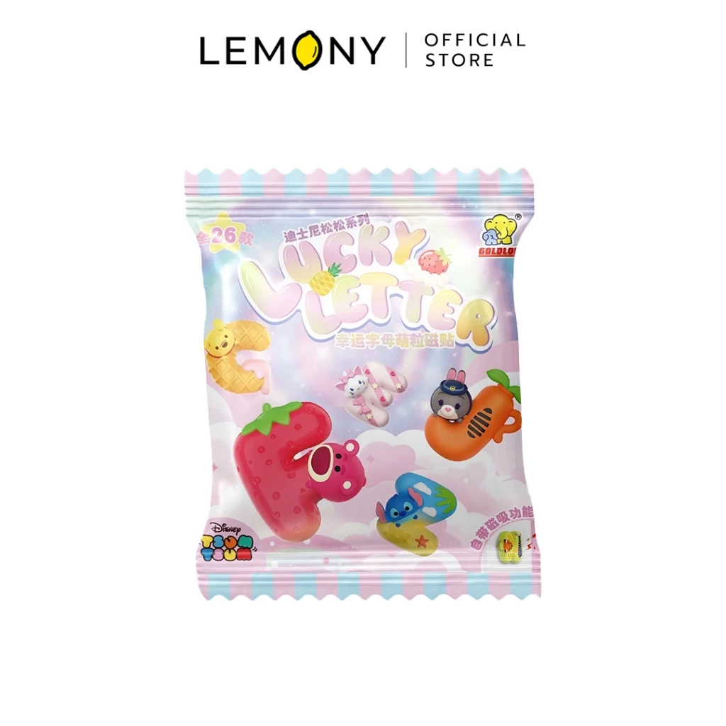 ภาพหลักฉากหลังขาวแสดงรายการสินค้า LEMONY กล่องจุ่ม Disney ตัวอักษรแม่เหล็ก รุ่น Tsum Tsum ขนาด 854095mm ลิขสิทธิ์แท้ ด้านซ้ายโชว์หน้าตรงกล่องกระดาษอาร์ตทอยปิดผนึกมิดชิด พิมพ์ลวดลายกราฟิกเหล่าตัวการ์ตูนดิสนีย์ซูมซูม (Tsum Tsum) และตัวอักษรภาษาอังกฤษหลากสีสันสดใสพรีเมียม ด้านขวาแสดงตัวอย่างตัวอักษรแม่เหล็กตัวนูนหนาปักลายน่ารักสไตล์มินิมอลเกาหลี ด้านบนระบุโลโก้แบรนด์ LEMONY Official Store คมชัด