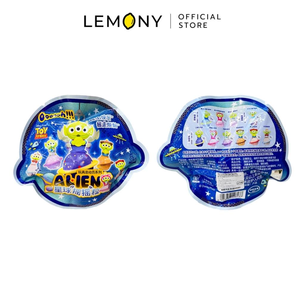 ภาพหลักฉากหลังขาวแสดงรายการสินค้า LEMONY Disney Toy Story Alien Happy Planet Shake กล่องจุ่มฟิกเกอร์ดิสนีย์ เจ้าจิ๋วเอเลี่ยนสามตายืนบนโลกสุดคิวท์ ขนาด 14 กรัม ลิขสิทธิ์แท้ แสดงกล่องกระดาษหน้าตรงทรงสี่เหลี่ยมผืนผ้าสไตล์ป๊อปคิ้วท์ ดีไซน์พิมพ์สีกราฟิกลวดลายเจ้าเอเลี่ยนสามตาตัวเขียวพาสเทลยืนเหยียบอยู่บนลูกโลกกลมเฉดสีสดใสคัลเลอร์ฟูลพรีเมียม แนวซิกเนเจอร์สไตล์มินิมอลเกาหลี โชว์อักษรชื่อซีรีส์ออฟฟิเชียลเด่นชัดเจน ด้านบนสุดแสดงโลโก้ตราแบรนด์