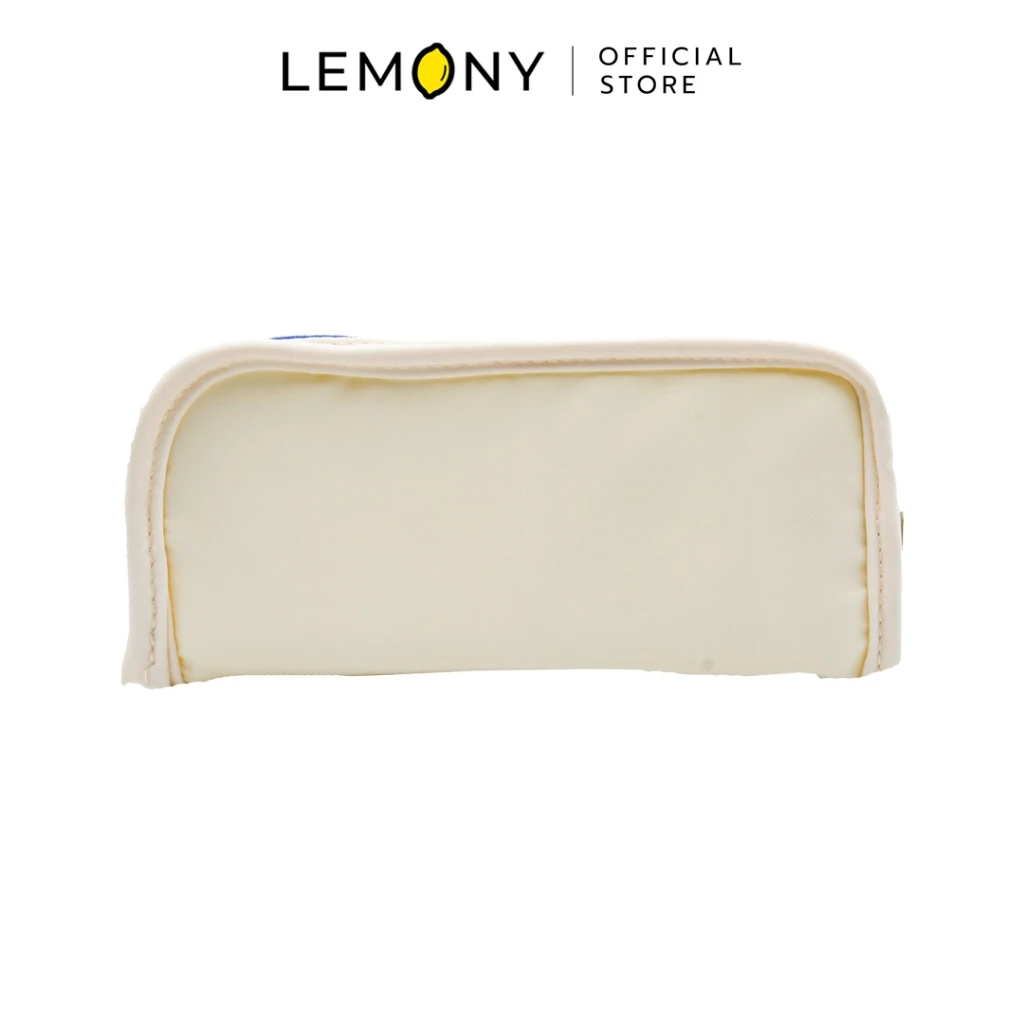 ด้านหลังกระเป๋าเก็บเครื่องเขียน LEMONY Disney ลาย Stitch สีครีมล้วน ผิวผ้าโพลีเอสเตอร์เรียบเนียน พร้อมโลโก้ LEMONY OFFICIAL STORE ด้านบน