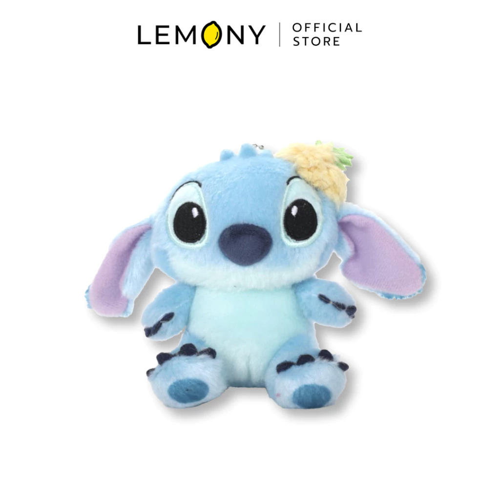 ภาพหลักฉากหลังขาวแสดงรายการสินค้า LEMONY พวงกุญแจตุ๊กตาสติทช์สับปะรด แบบนั่ง ขนาด 10CM Stitch with Pineapple Collection ลิขสิทธิ์แท้ แสดงพวงกุญแจตุ๊กตาผ้าขนฟูหน้าตรงรูปทรงกลมป้อมสมส่วน คาแรกเตอร์สติทช์สีฟ้าพาสเทลจัดเลเยอร์สวมหมวกฮู้ดจำลองผลสับปะรดสีเหลืองสดใสแปะบนหัว ในอิริยาบถท่านั่งยิ้มตาโตสุดเอ็นดูสไตล์มินิมอลเกาหลีพรีเมียม โชว์แกนโครงสร้างห่วงโซ่ล็อกเหล็กด้านบนแน่นหนา ด้านบนสุดแสดงโลโก้แบรนด์ออฟฟิเชียลเด่นชัดเจน