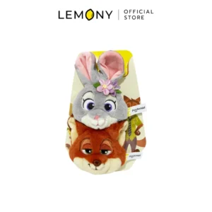 ภาพหลักฉากหลังขาวแสดงเซตสินค้าออฟฟิเชียล LEMONY เซตกิ๊บติดผมซูโทเปีย จูดี้ & นิค (2 ชิ้น) ซีรีส์ Floral ลิขสิทธิ์แท้ ตัวกิ๊บผ้าขนฟูรูปหน้าตัวละครทั้งสองติดเรียงซ้อนกันแนวดิ่งบนแผงกระดาษรองสีครีมขาวขอบเหลืองพิมพ์ลวดลายการ์ตูนนิค ไวลด์ เต็มตัวอย่างน่ารัก ด้านบนระบุโลโก้แบรนด์พรีเมียมเด่นชัดเจนครับ