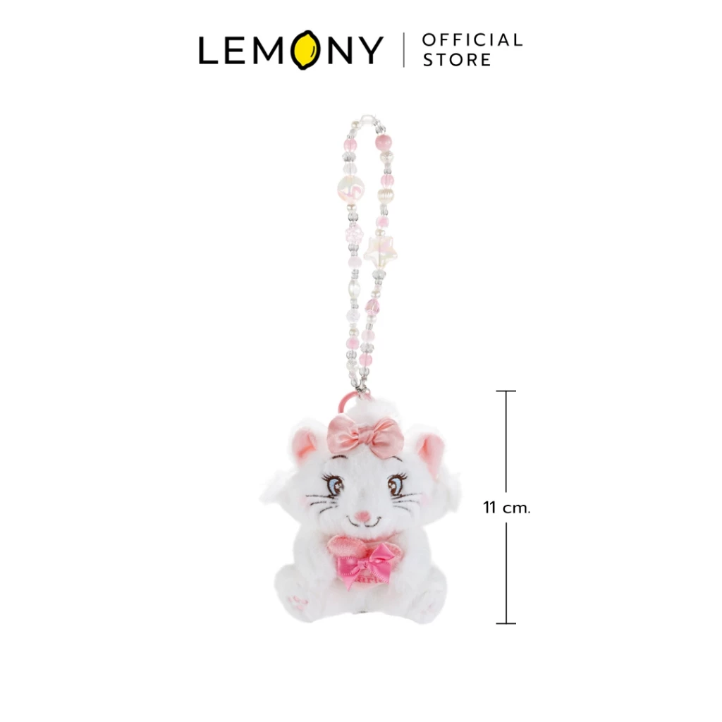 ภาพหลักฉากหลังขาวแสดงรายการสินค้า LEMONY พวงกุญแจตุ๊กตามารี แมวเหมียวพเนจร ขนาด 11 ซม. ลิขสิทธิ์แท้ จัดวางพวงกุญแจตุ๊กตาผ้าขนฟูสีขาวหน้าตรง เผยรายละเอียดงานปักใบหน้า ดวงตากลมโต ขนตางอน และแก้มชมพูระเรื่อซิกเนเจอร์ของน้องแมวมารี โดดเด่นด้วยงานตกแต่งโบผ้าสีชมพูสดใสสะดุดตาที่คอและบนศีรษะ ด้านบนเชื่อมต่อกับสายห้อยพวงกุญแจลูกปัดพลาสติกสีชมพูพาสเทลหวานละมุนสไตล์มินิมอลเกาหลี ด้านบนระบุโลโก้แบรนด์ออฟฟิเชียลชัดเจน