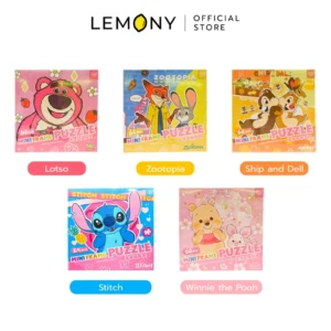 ภาพหลักฉากหลังขาวแสดงรายการสินค้า LEMONY เกมจิ๊กซอว์ตัวต่อ ลายดิสนีย์ เกมพิกเซล แบบกรอบรูป (มินิ 64 ชิ้น）- Disney Frame Puzzle ลิขสิทธิ์แท้ จัดวางเฟรมกรอบรูปสี่เหลี่ยมจัตุรัสหน้าตรงเรียงเป็นคอลเลกชันครบครันทั้ง 5 ลาย ได้แก่ ลายล็อตโซ ลายสติทช์ ลายซูโทเปีย ลายชิพกับเดล และลายวินนี่เดอะพูห์ โดดเด่นด้วยรูปภาพสไตล์พิกเซลอาร์ตบล็อกเรโทรสลับสีสันพาสเทลคัลเลอร์ฟูลสดใสสไตล์มินิมอลเกาหลีพรีเมียม โชว์ความหนาเฟรมกรอบหนา 3 ซม. ที่บาลานซ์ตัวได้ดี ด้านบนสุดแสดงโลโก้แบรนด์ออฟฟิเชียลเด่นชัดเจน