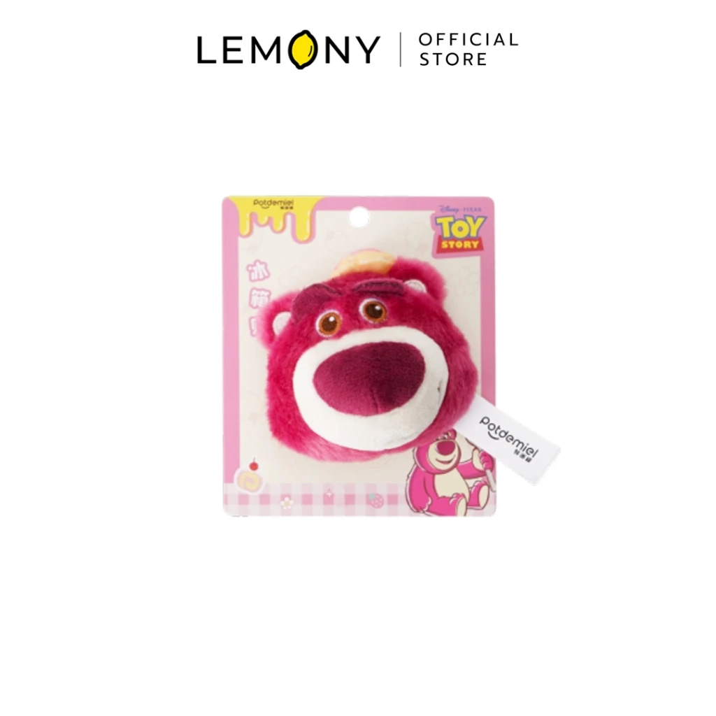 ภาพกราฟิกพื้นหลังขาวโชว์หน้าตรง LEMONY แม่เหล็กติดตู้เย็นตุ๊กตาขนนุ่ม ลาย ล็อตโซ หมีชมพูมาดกวนติดโดนัท แปะอยู่บนแผ่นแพ็กเกจกระดาษสีชมพูหวานพิมพ์ลายหมีล็อตโซและโลโก้ Toy Story ลิขสิทธิ์แท้ดิสนีย์พิกซาร์