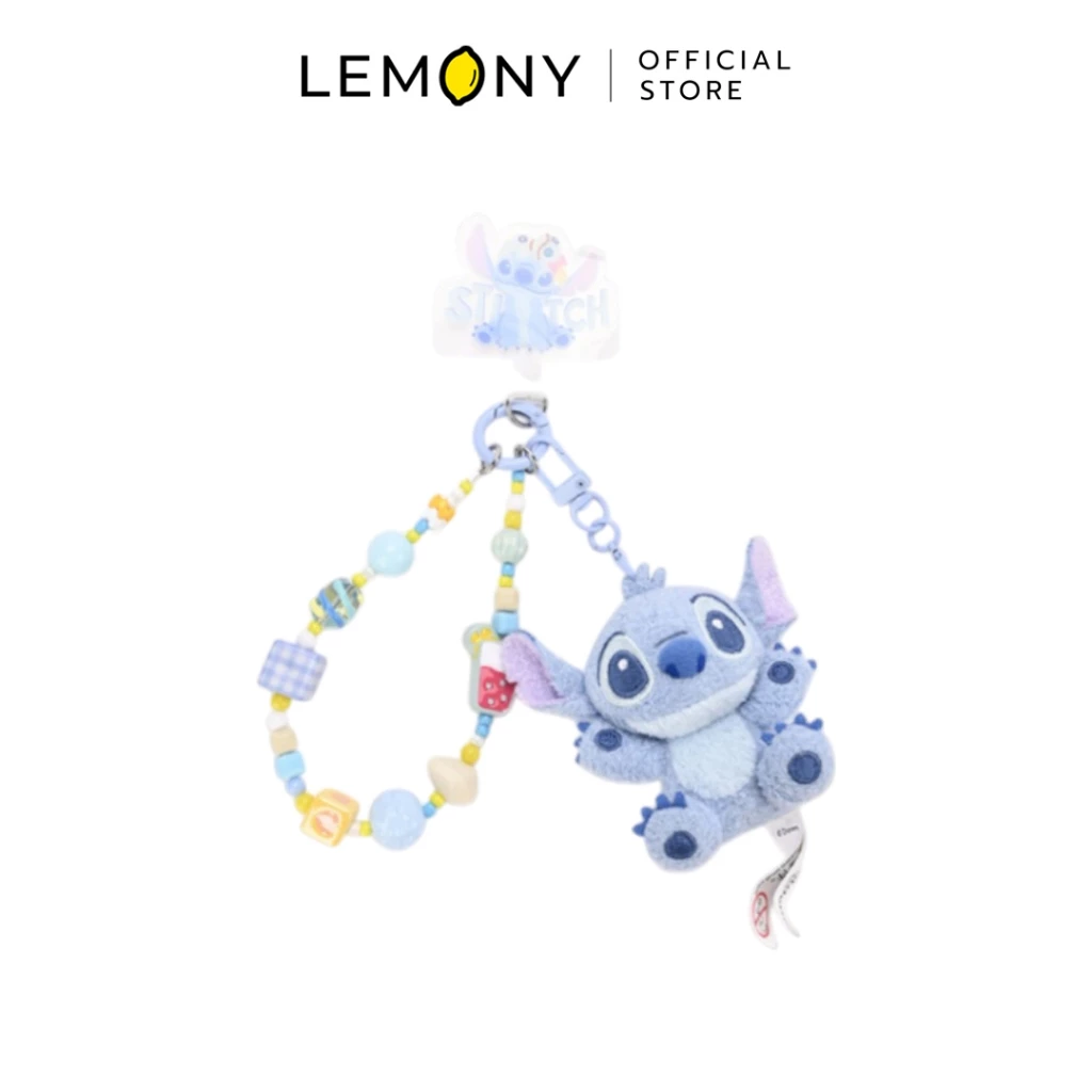 ภาพหลักฉากหลังขาวแสดงรายการสินค้า LEMONY พวงกุญแจตุ๊กตาสติทช์ ซีรีส์ Colorful ขนาด 6.5 ซม. ลิขสิทธิ์แท้ จัดวางพวงกุญแจตุ๊กตาผ้าขนฟูรูปหน้าตรงของสติทช์สีฟ้าพาสเทลสุดละมุนตาอย่างเป็นระเบียบ เผยรายละเอียดงานปักดวงตาโต รอยยิ้มกว้าง และหูใหญ่กางออกในท่าทางลอยตัวสนุกสนาน เชื่อมต่อกับสายคล้องร้อยลูกปัดหลากสีสันและหลากรูปทรงโทนพาสเทลชวนฝันสไตล์มินิมอลเกาหลี ด้านบนระบุโลโก้แบรนด์ออฟฟิเชียลชัดเจน