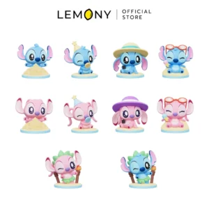 ภาพหลักแสดงรายการสินค้า LEMONY กล่องสุ่มสติทช์ ซีรีส์ Beach Party จัดวางโมเดลฟิกเกอร์ PVC ลิขสิทธิ์แท้ทั้งสติทช์และแองเจิลเรียงหน้าตรงบนฉากหลังสีขาวสะอาดตาอย่างเป็นระเบียบรวม 10 รูปแบบ เผยให้เห็นงานลงสีพาสเทลพรีเมียมและรายละเอียดความน่ารักริมชายหาดฮาวาย ด้านบนระบุโลโก้แบรนด์อย่างเป็นทางการชัดเจน
