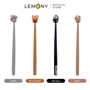 ภาพรวมตัวเลือกผลิตภัณฑ์ LEMONY ปากกาเจลลายเหล่าเพื่อนในป่าดุ๊กดิ๊ก หมึกน้ำเงิน 0.5 มม. ขนาด 22.5x2 ซม. จัดวางเรียงหน้าตรงฉากหลังขาว 4 ตัวเลือกพร้อมป้ายแถบสีน้ำตาลกำกับชื่อลายชัดเจนใต้ภาพ ได้แก่ Koala, Red Panda, Monkey และ Sloth ด้านบนแสดงโลโก้ LEMONY Official Store พรีเมียมชัดเจน