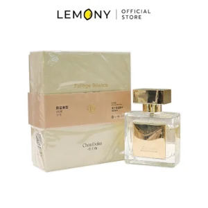 ภาพหลักฉากหลังขาวแสดงรายการสินค้า LEMONY น้ำหอม Foliage Silence กลิ่น Woody ขนาด 50 ml. ลิขสิทธิ์แท้ จัดวางองค์ประกอบชุดเซตหน้าตรงประณีต เผยขวดแก้วใสรูปทรงกลมมนสมส่วนรักษารูปทรงบาลานซ์สวยงาม ด้านในบรรจุน้ำหอมสีใสพรีเมียม โชว์ป้ายกราฟิกชื่อกลิ่นฟอนต์มินิมอลเกาหลีชัดเจน เคียงคู่กล่องกระดาษบรรจุภัณฑ์ภายนอกสีเอิร์ธโทนสะอาดตา ครีเอทมู๊ดเครื่องหอมแฟชั่นบิวตี้ชั้นนำ ระบุโลโก้ตราแบรนด์เลมอนี่ออฟฟิเชียลคมชัดสะดุดสายตา