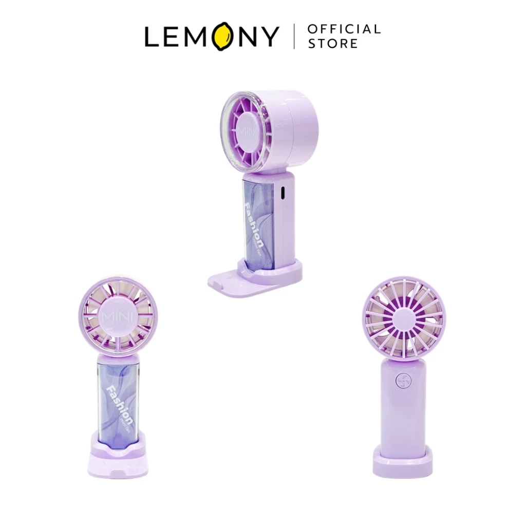 ภาพสินค้าหลักไดคัทฉากหลังขาว จัดวางพัดลมพกพา สีม่วงพาสเทล (Purple) แยกเป็น 3 มุมมอง ชิ้นบนแสดงมุมมองเฉียงข้างบนฐานตั้ง, ชิ้นซ้ายล่างแสดงตัวเครื่องด้านหน้าตรง และชิ้นขวาล่างแสดงด้านหลังตัวเครื่องพร้อมช่องพัดลมระบายอากาศ โครงสร้างประณีตสวยงาม ด้านบนสุดระบุโลโก้แบรนด์ LEMONY Official Store