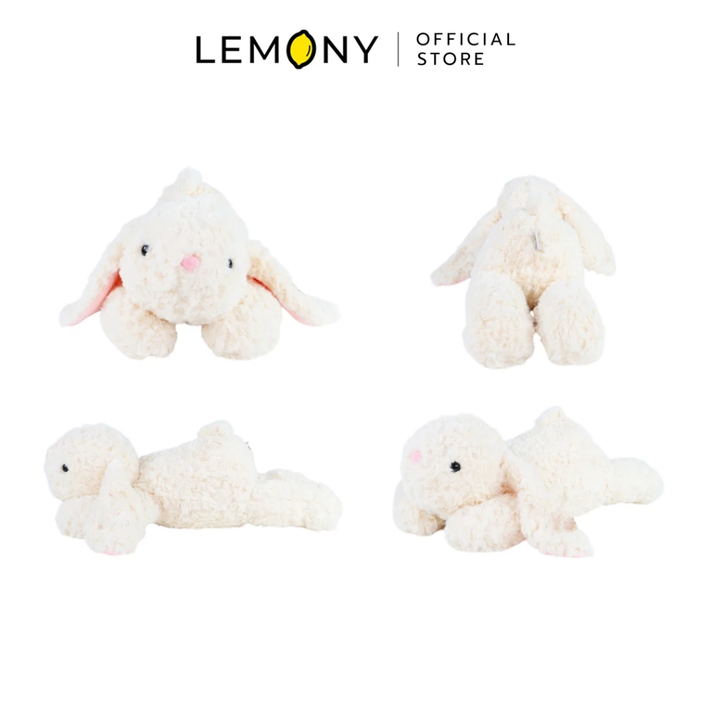 ภาพสินค้าหลักไดคัทฉากหลังขาว แสดงตุ๊กตากระต่ายสีครีมขนนุ่มฟูในท่าทางนอนหมอบ 4 มุมมอง ได้แก่ มุมมองหน้าตรงโชว์หูยาวพับข้างและจมูกสีชมพู, มุมมองด้านหลัง, มุมมองข้างซ้าย และมุมมองข้างขวา เย็บเก็บขอบประณีต ด้านบนสุดระบุโลโก้แบรนด์ LEMONY Official Store