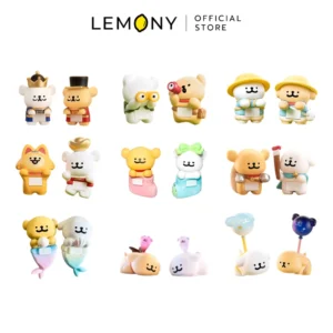 ภาพหลักฉากหลังขาวแสดงรายการสินค้า LEMONY ถุงจุ่มมอลทีส ซีรีส์ PupSnap ลิขสิทธิ์แท้ จัดวางองค์ประกอบชุดเซตหน้าตรงประณีต เผยโมเดลฟิกเกอร์พลาสติก PVC และ ABS รูปทรงน้องหมาตัวจิ๋วกลมมนรักษารูปทรงบาลานซ์สวยงามครบถ้วนทั้ง 9 แบบซิกเนเจอร์ โชว์ลายพิมพ์สีกราฟิกรายละเอียดเครื่องแต่งกายและใบหน้าคาแรกเตอร์สดฉ่ำคมชัดเจน ครีเอทมู๊ดของสะสมอาร์ตทอยพรีเมียม ระบุโลโก้ตราแบรนด์เลมอนี่ออฟฟิเชียลคมชัดสะดุดสายตา
